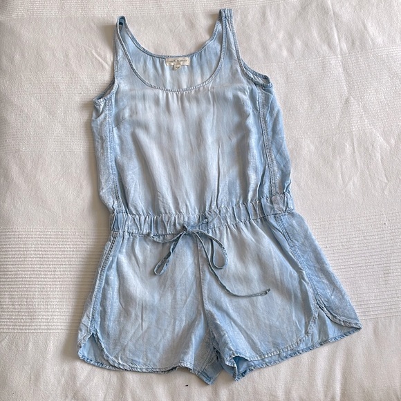 Anthropologie Pants - Anthropologie Cloth + Stone Short Chambray Tie Waist Romper Size XS